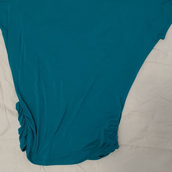 Cute teal top with side ruching and back cutout - Picture 3 of 5
